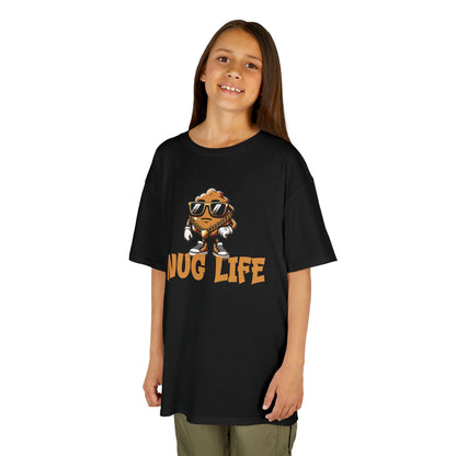 Girl wearing a black "Nug Life" chicken nuggets kids T-shirt with a cool cartoon chicken nugget wearing sunglasses. Part of the Vivid Divergence Sensory Friendly Kids Shirts Range. The perfect T-shirt for sensory-sensitive kids and comes with a Sensory Satisfaction Promise.