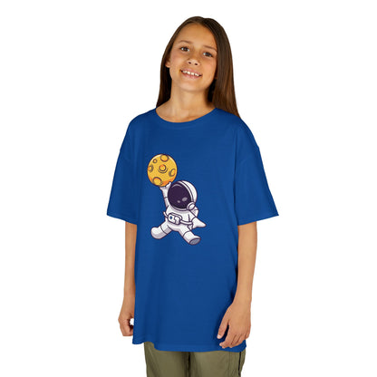 Girl wearing a royal blue "Dunking Astronaut" space basketball kids T-shirt with an astronaut dunking a planet-like basketball. Part of the Vivid Divergence Sensory Friendly Kids Shirts Range. The perfect T-shirt for sensory-sensitive kids and comes with a Sensory Satisfaction Promise.